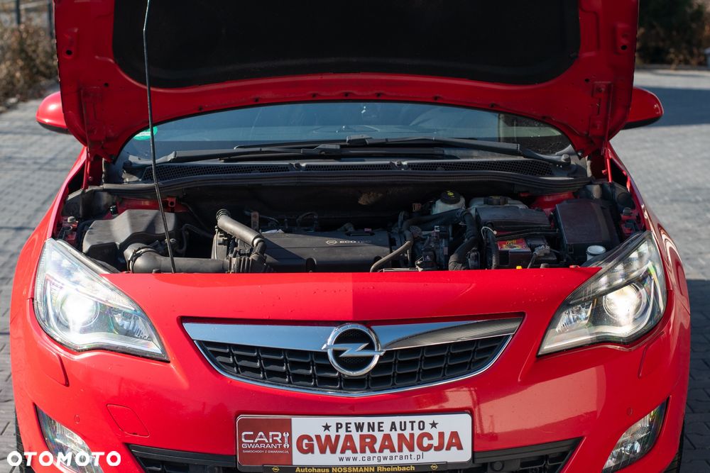 Opel Astra 1.6 T Cosmo - 11