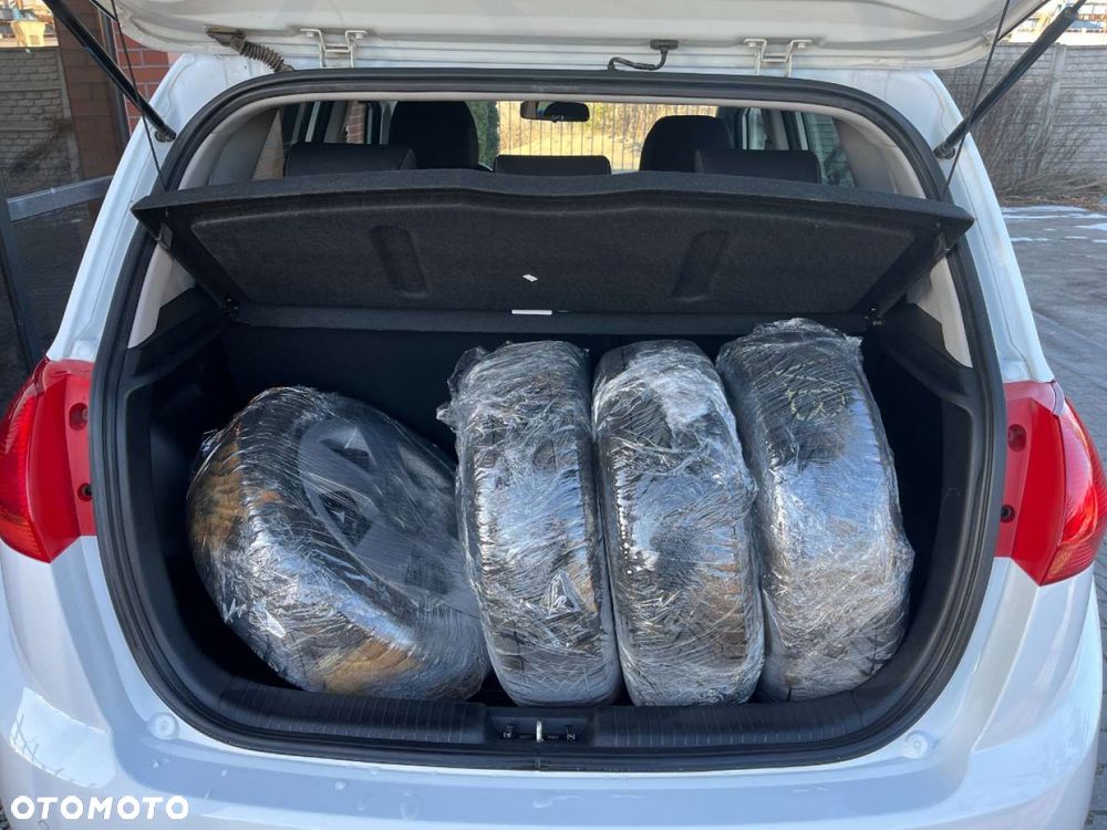 Kia Venga 1.4 CRDi 90 Business Line - 28