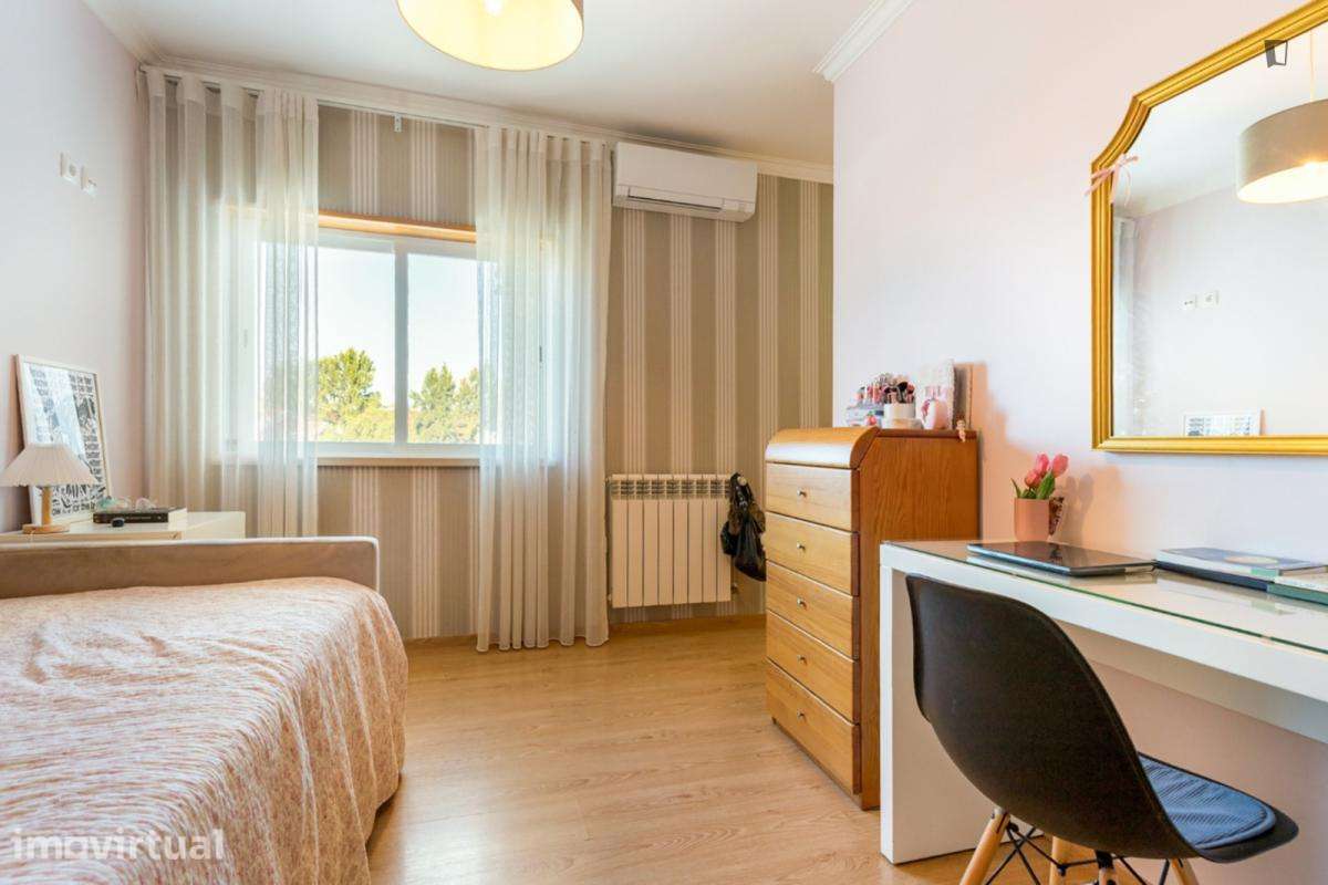 Quarto - localizado em Estoril Lisbon - Grande imagem: 2/5