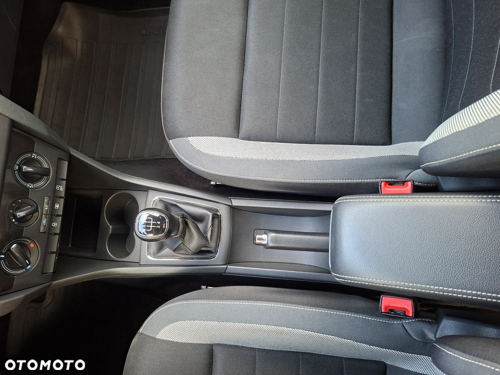 Skoda RAPID - 25