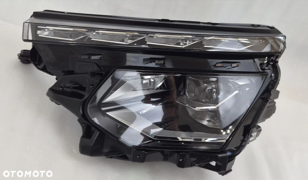 LAMPA LEWA SKODA KAMIQ ,,CRYSTAL LIGHTING,, LIFT 2023- 655941015C - 1