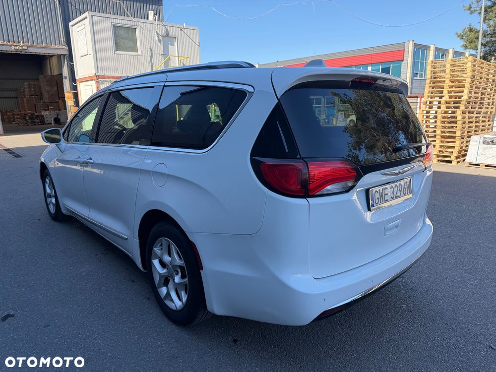 Chrysler Pacifica - 20