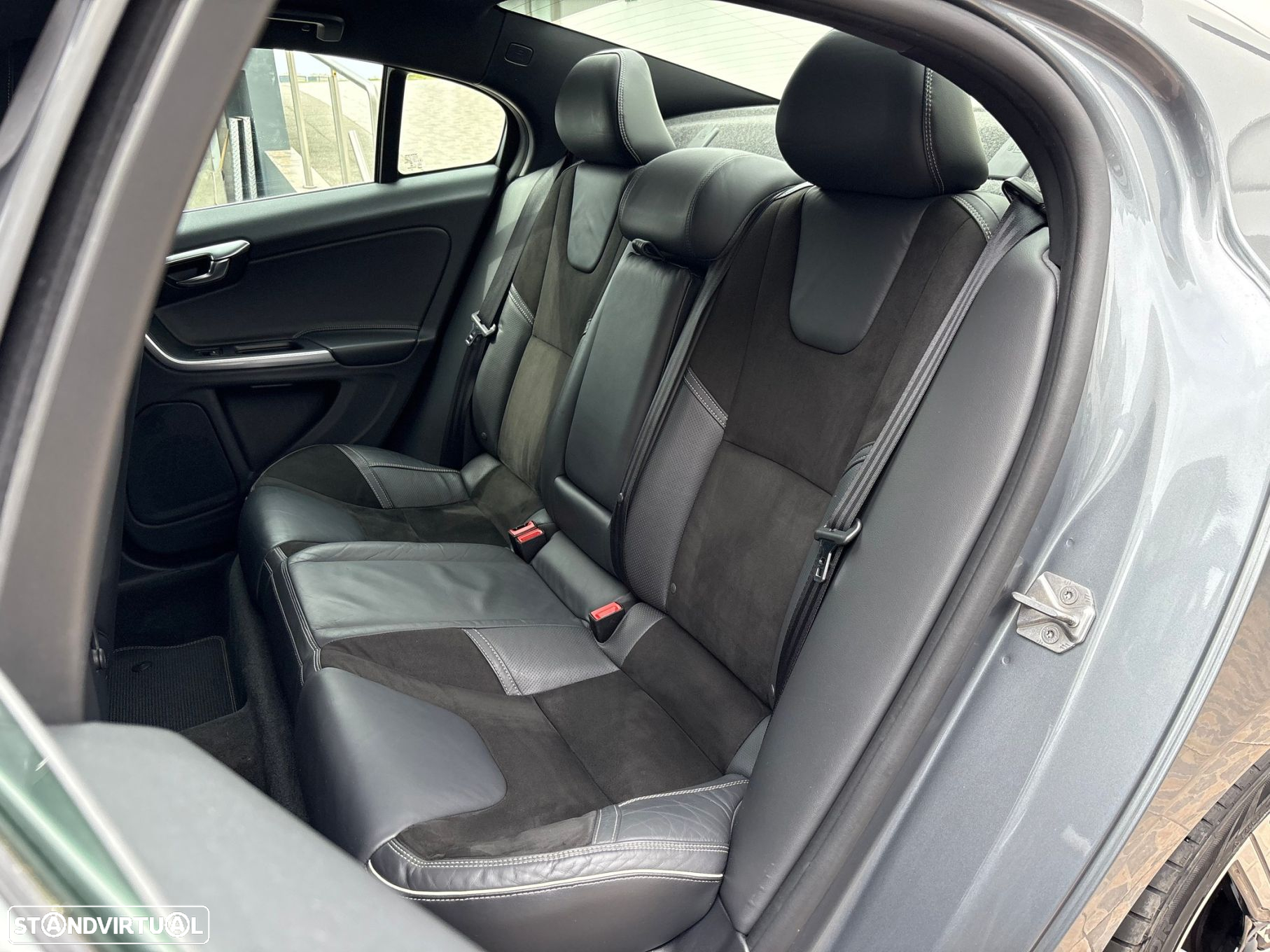 Volvo S60 2.0 D2 R-Design Momentum - 11