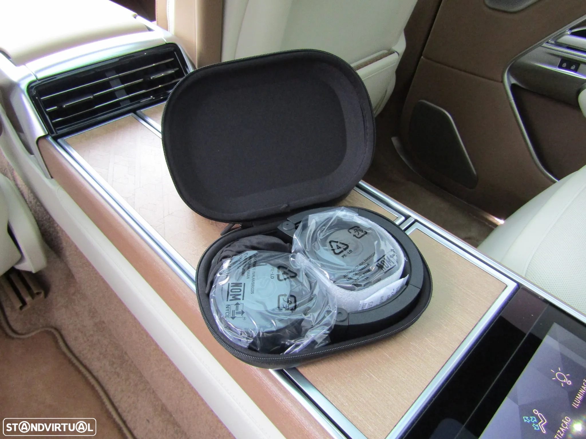 Land Rover Range Rover 4.4 P530 SV - 38