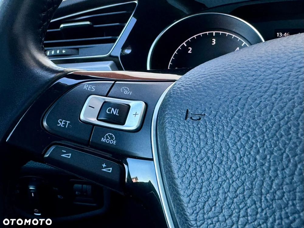 Volkswagen Touran - 26