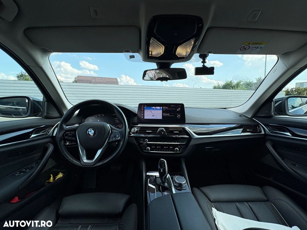 BMW Seria 5 520i AT MHEV - 11