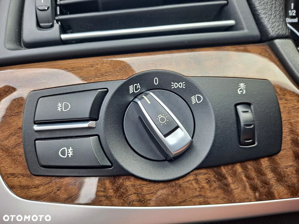 BMW Seria 5 530d xDrive Luxury Line - 28