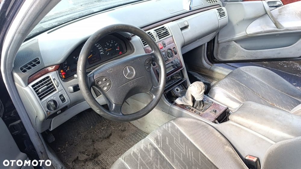 36201 Mercedes e klasa  w 210 model od 95-98 silnik 2.7 CDI 612.961 skrzynia 716.648 lakier 359 - 5