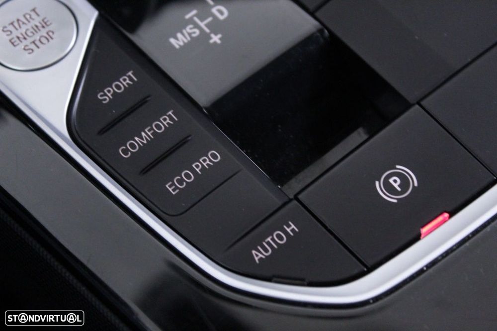 BMW 116 d Pack Desportivo M Auto - 32