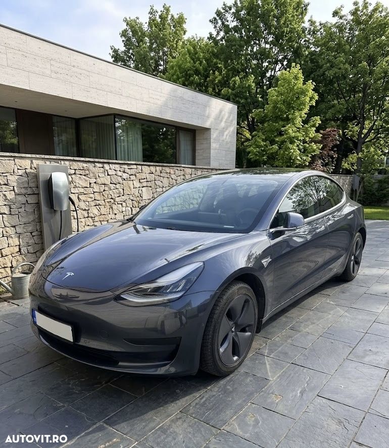 Tesla Model 3 - 1