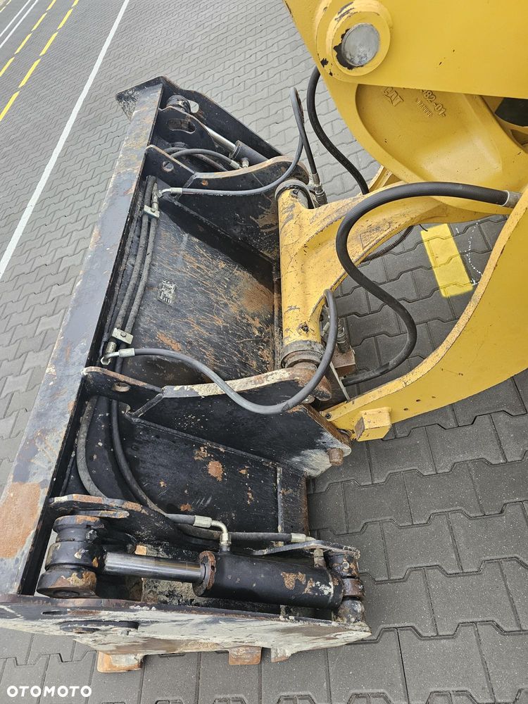 Caterpillar 908M - 6