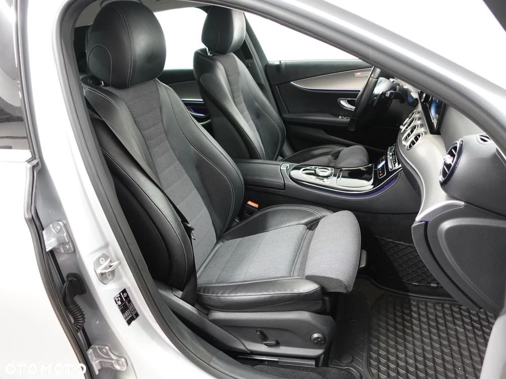 Mercedes-Benz Klasa E 220 d T 9G-TRONIC - 27