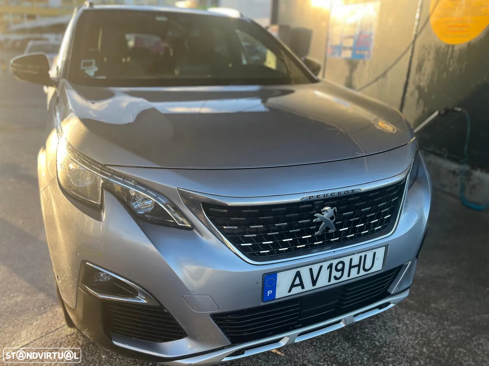 Peugeot E-5008 - 3