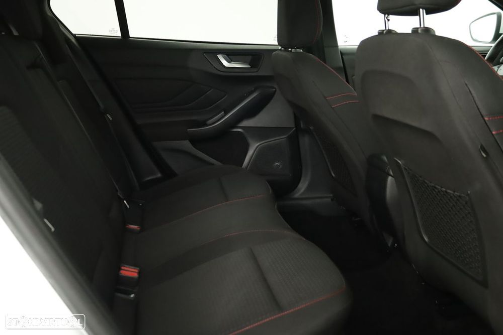 Ford Focus 1.0 EcoBoost MHEV ST-Line - 22
