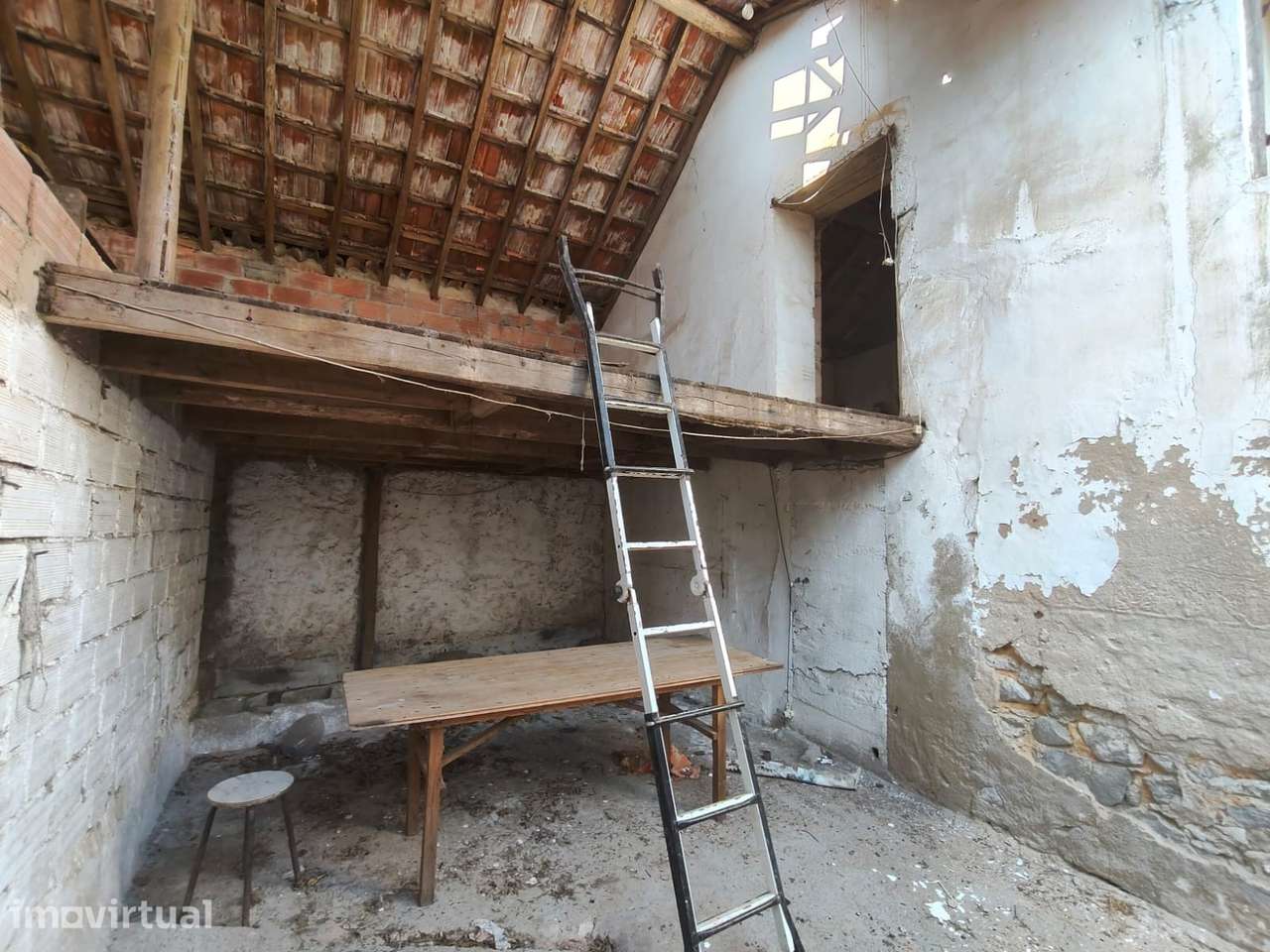 Moradia / Recuperar /  1.070 m² de Terreno / Excelente Potencial / Col - Grande imagem: 2/12