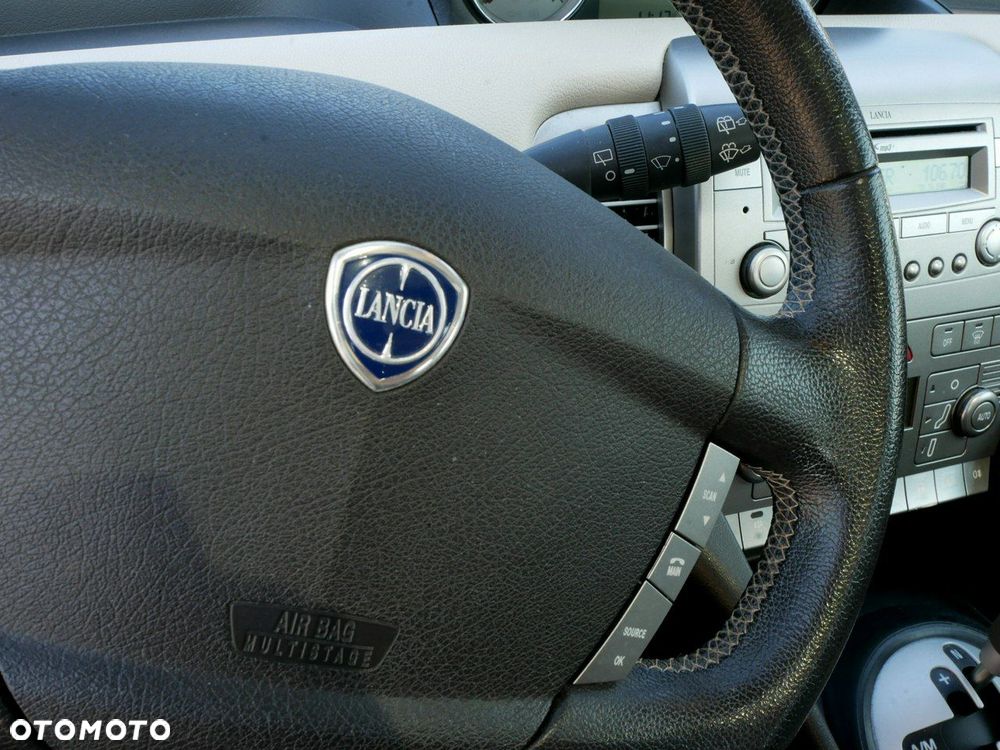 Lancia Ypsilon Y 1.4 16v Automatik Platino - 16