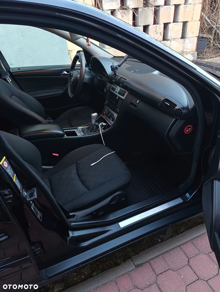 Mercedes-Benz Klasa C 180 Kompressor Classic Sport Edition - 23