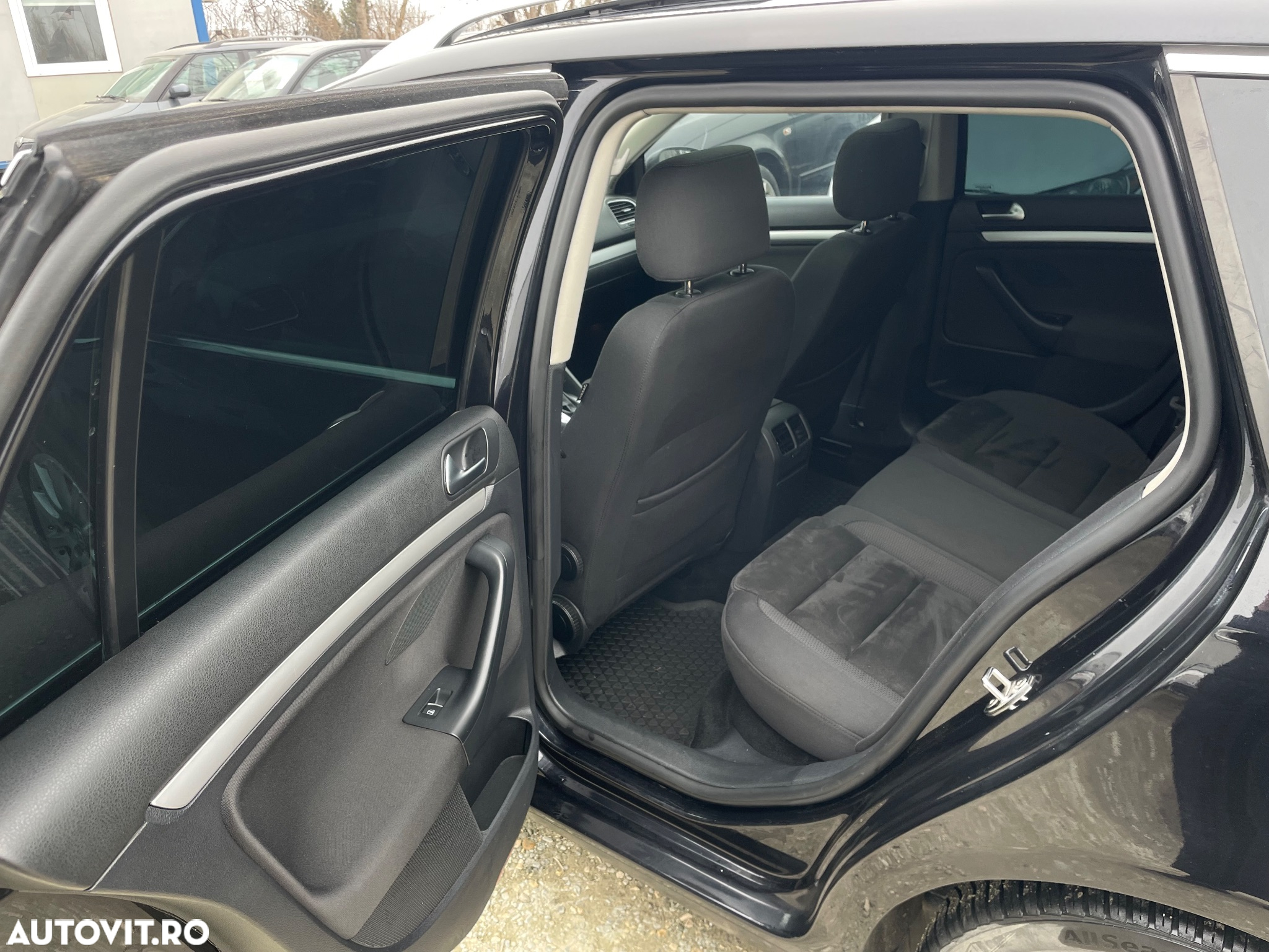 Volkswagen Golf - 11