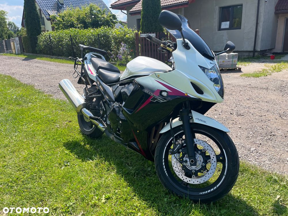 Suzuki GSX - 6