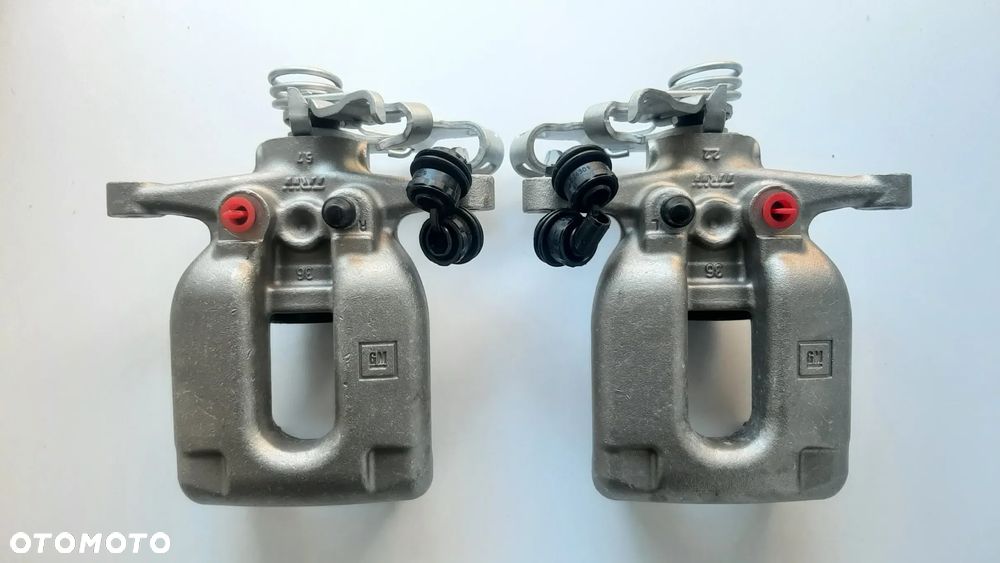 Zacisk tył Lewy Prawy Opel Astra K V - 2