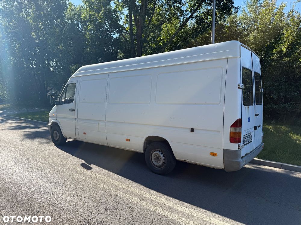 Mercedes-Benz Sprinter - 4