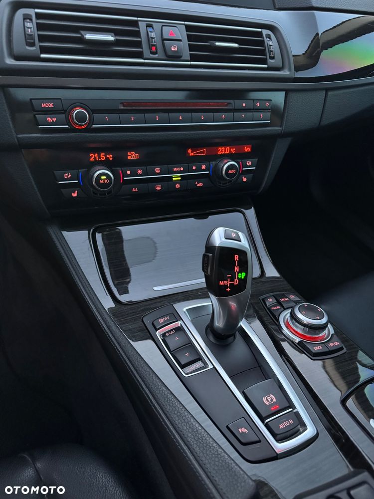 BMW Seria 5 523i Touring - 36
