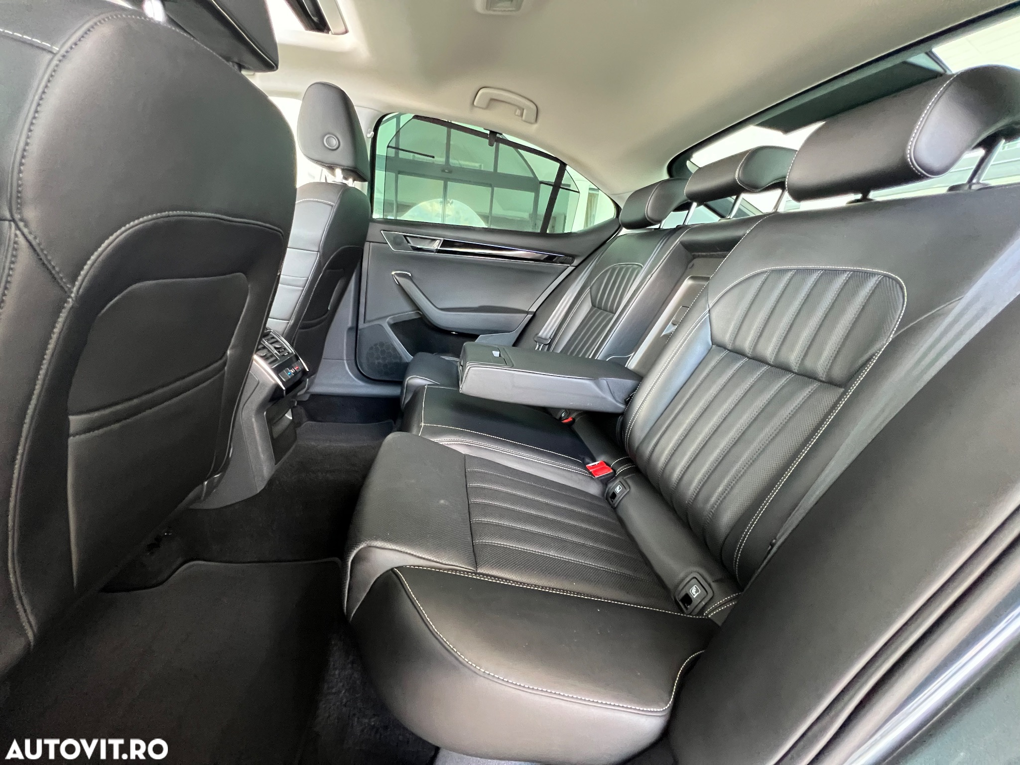 Skoda Superb 2.0 TDI DSG Laurin & Klement - 5