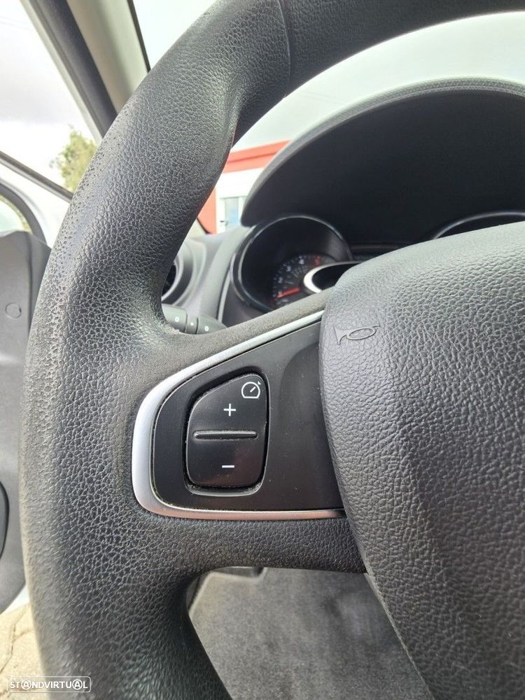Renault Clio 1.5 dCi Zen — fotografia 18