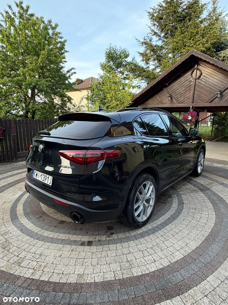 Alfa Romeo Stelvio 2.0 Turbo 16V AT8-Q4 Ti - 3