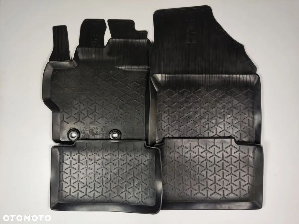 TOYOTA YARIS CROSS od 2020r Dywaniki Gumowe Komplet - 1