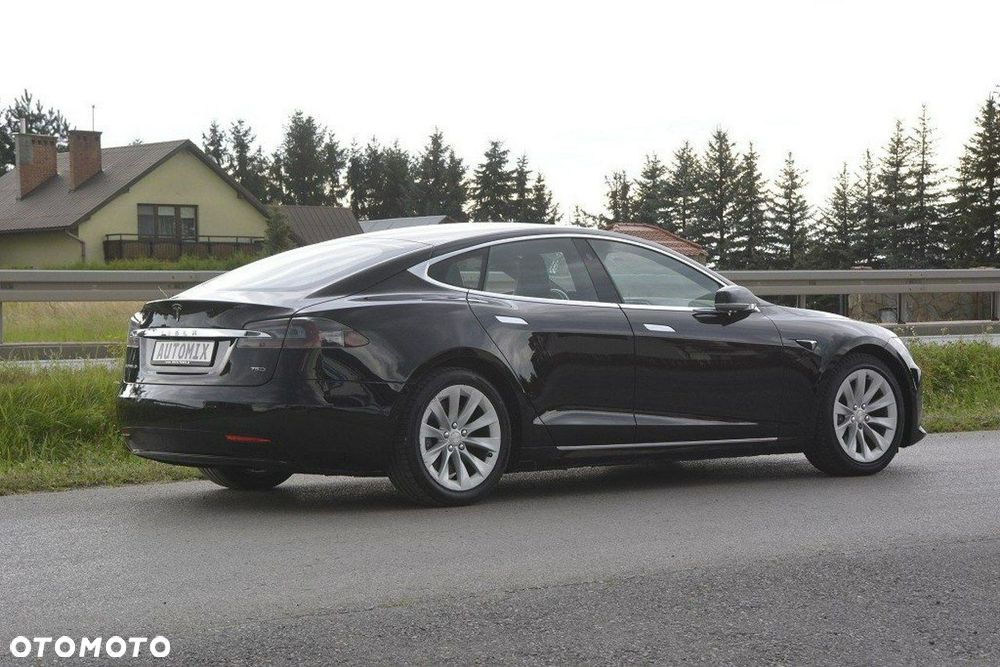 Tesla Model S - 10