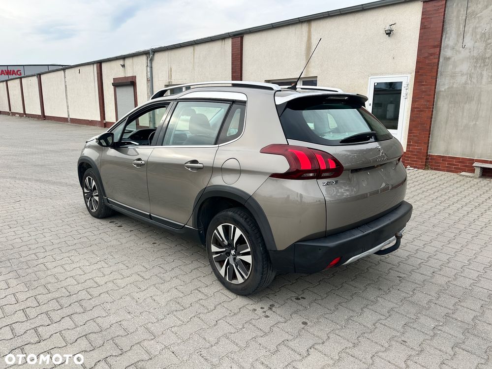 Peugeot 2008 BlueHDi 100 STOP & START Allure - 12