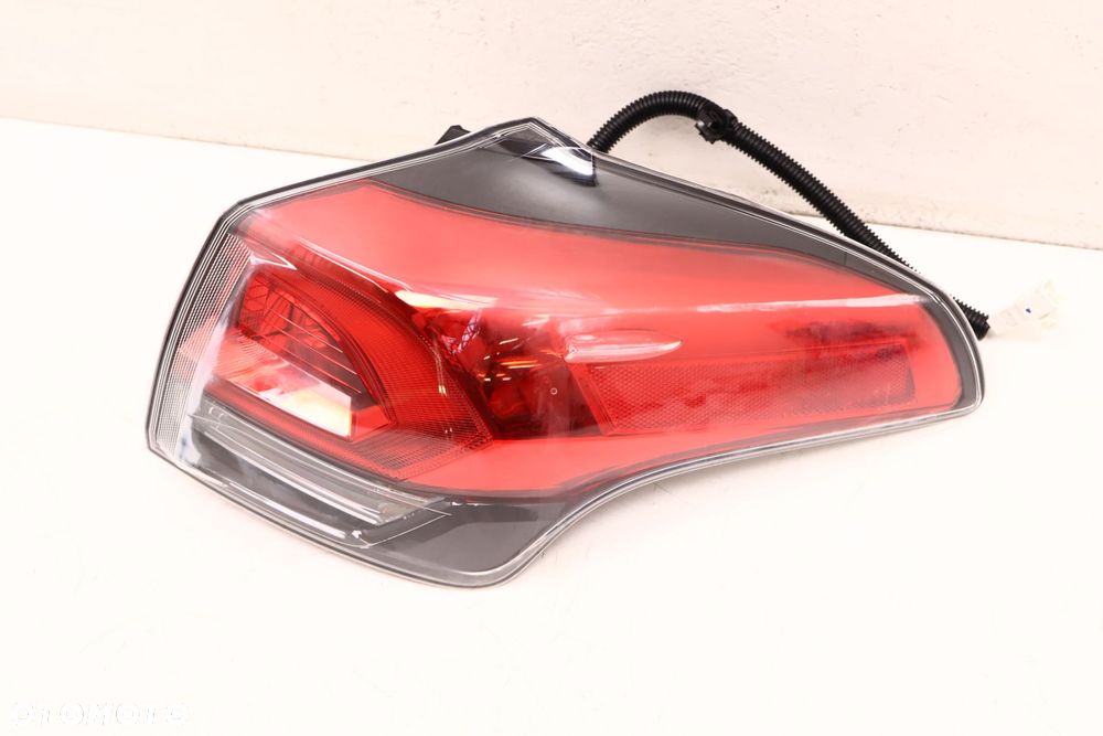 TOYOTA RAV4 IV LIFT LAMPA PRAWA TYŁ - 2