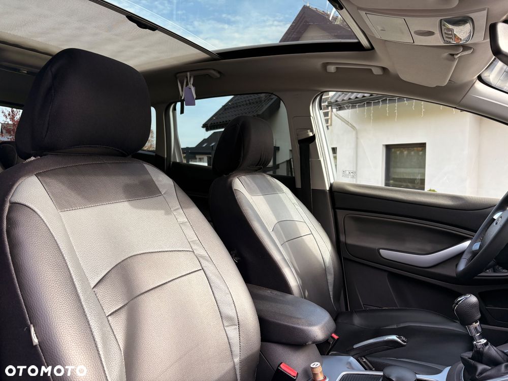 Ford Kuga 2.0 TDCi 2x4 Titanium - 26