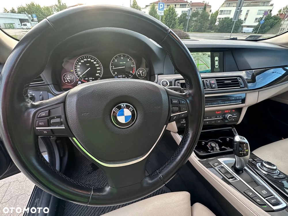 BMW Seria 5 525d xDrive - 18
