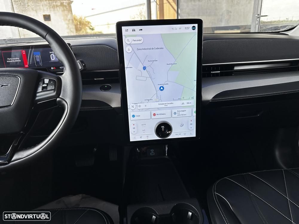 Ford Mustang Mach-E Standard - 28