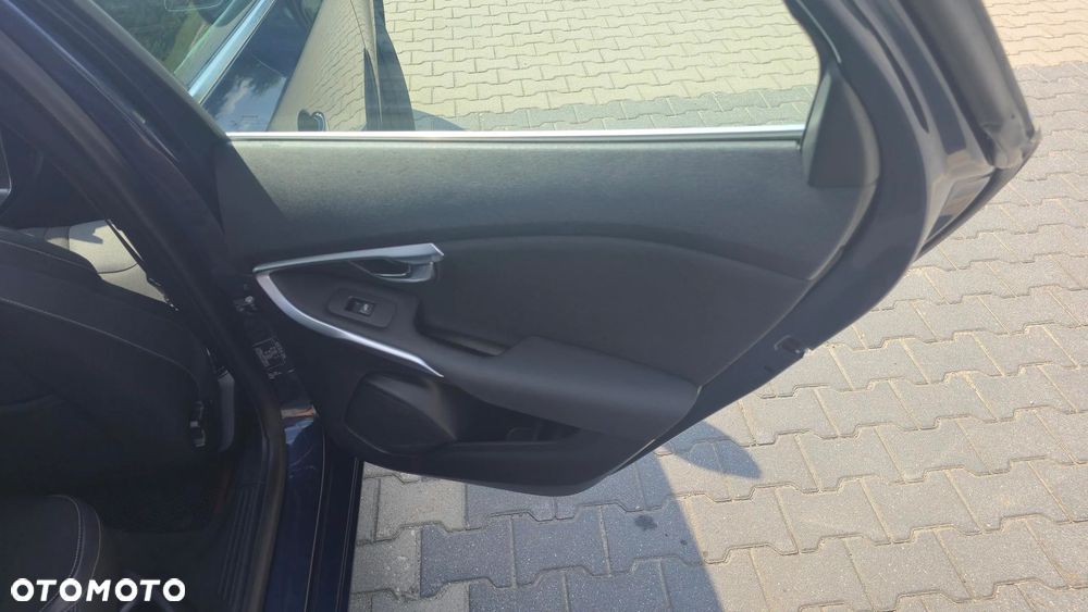 Volvo V40 D4 Drive-E Momentum - 16