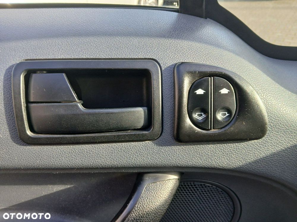 Ford Transit Connect - 19