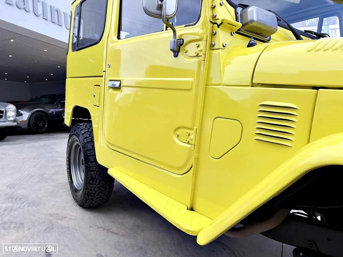 Toyota Land Cruiser - 37