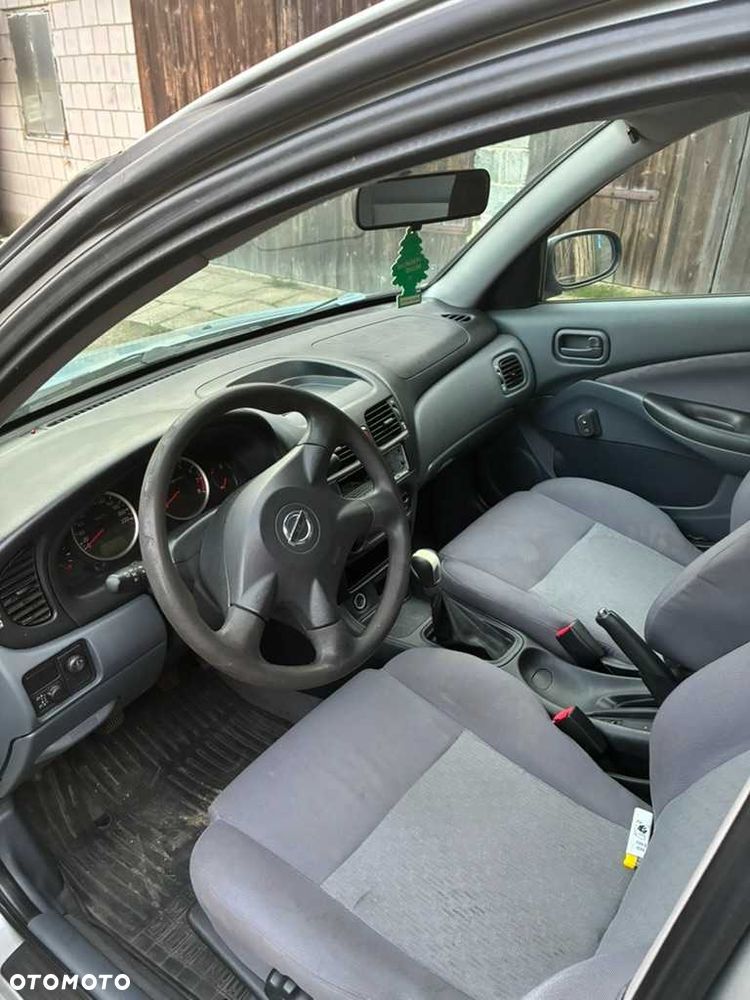 Nissan Almera - 8