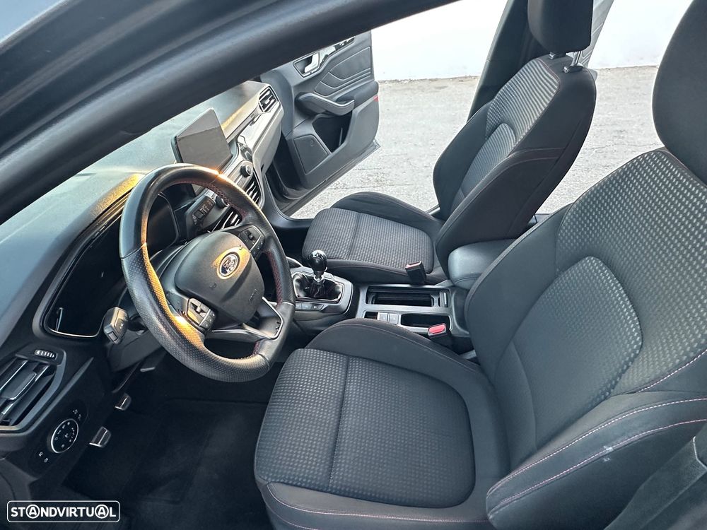 Ford Focus 1.0 EcoBoost MHEV ST-Line - 29