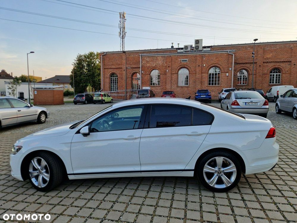 Volkswagen Passat - 15