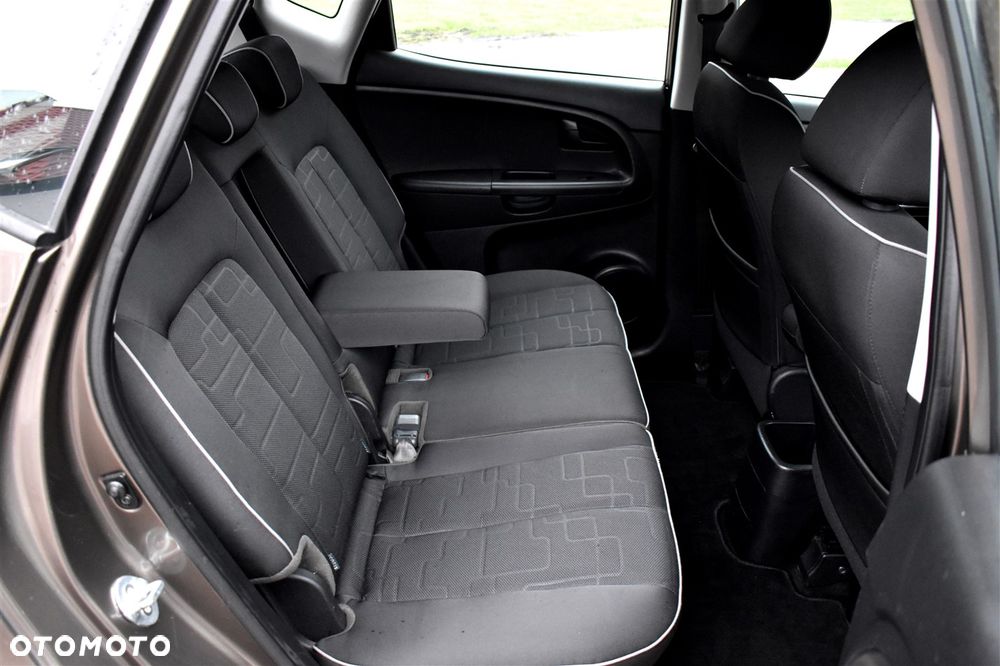 Kia Venga 1.4 CVVT Fifa World Cup Edition - 23