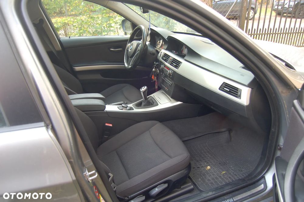 BMW Seria 3 320i - 28