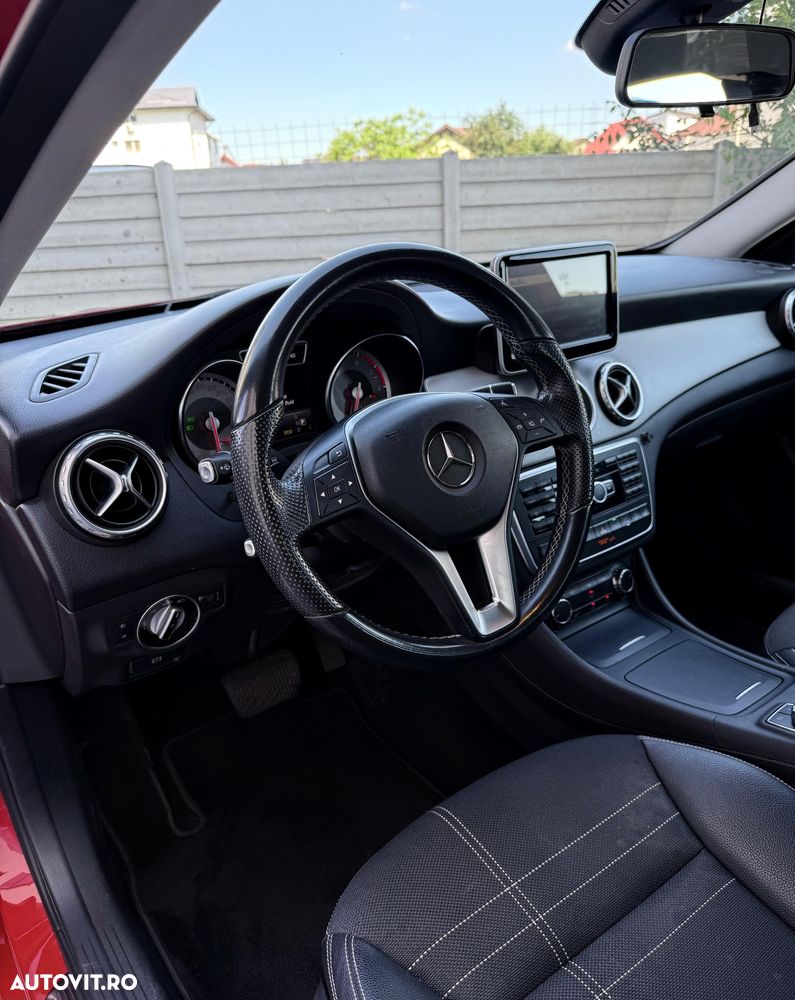 Mercedes-Benz GLA 250 4MATIC 7G-DCT - 5
