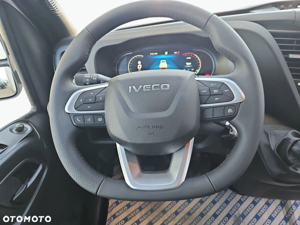 Iveco 50C18HZ Plandeka 12EP 6,1x2,2x2,2m - 12