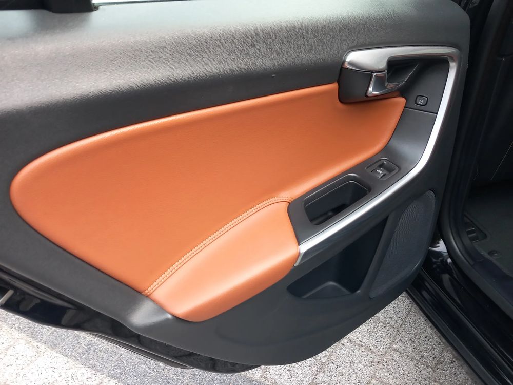 Volvo V60 D6 AWD Plug-in Hybrid Summum - 12