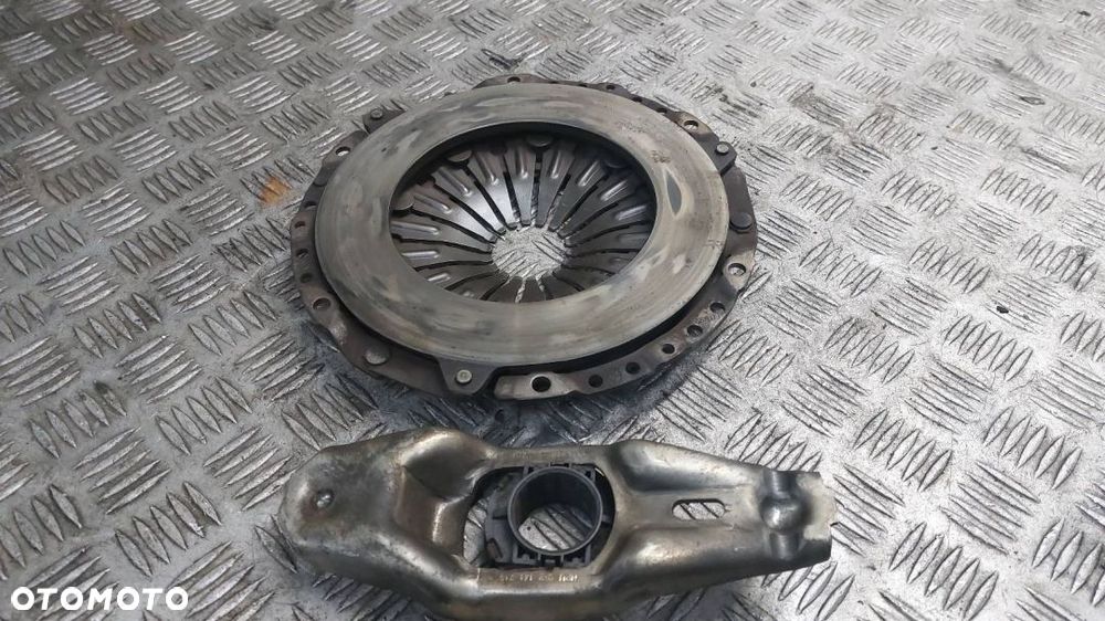 DOCISK SPRZĘGŁA ŁOŻYSKO OPOROWE PASSAT B5 1.9 TDI - 1