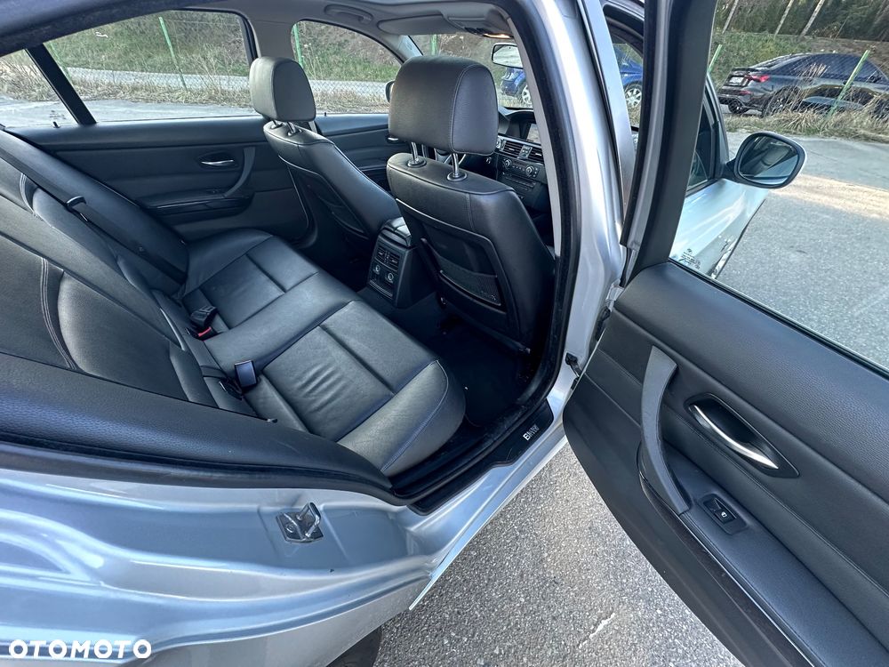 BMW Seria 3 320d xDrive DPF - 17