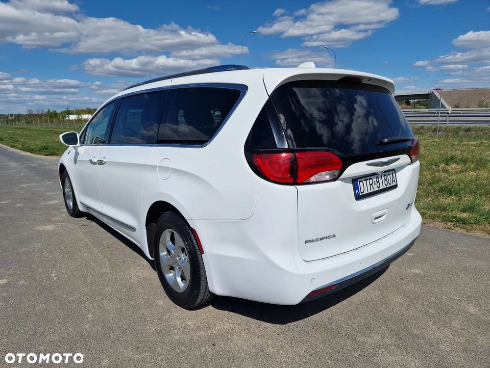 Chrysler Pacifica - 16